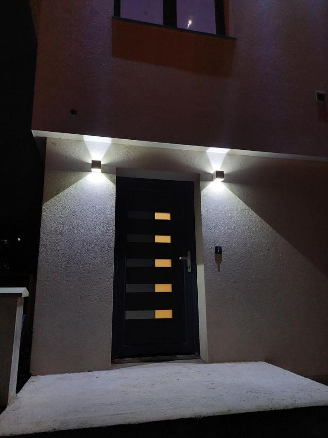 La Luna - Free Private Parking ซาราเยโว ภายนอก รูปภาพ